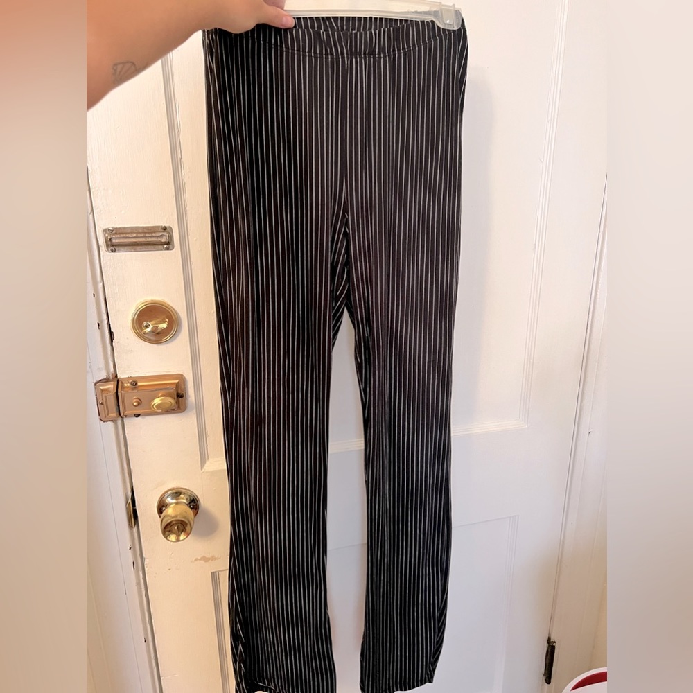 Unknown brand. Spandex flowy flare pants. Size small